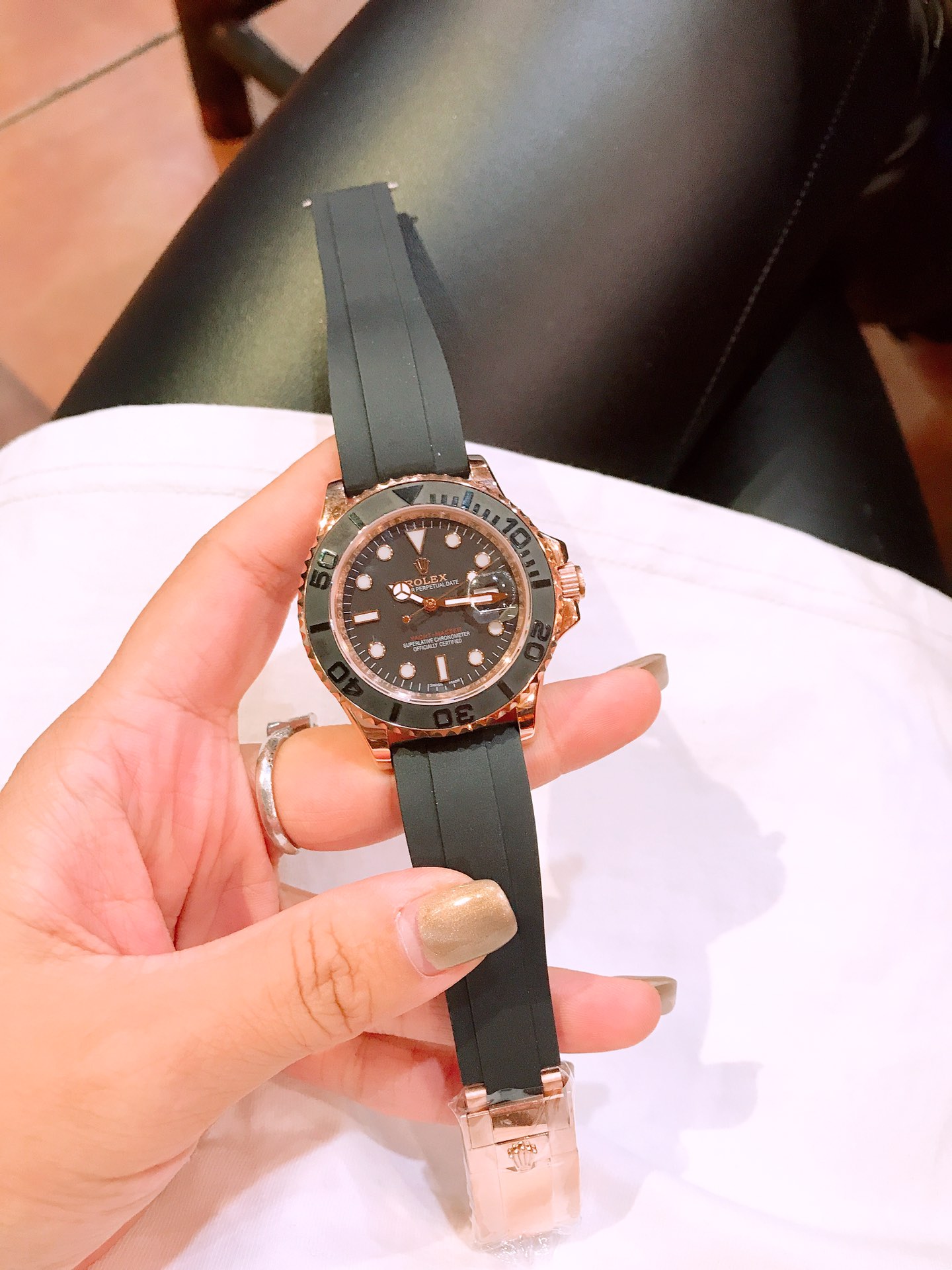 Domestic mechanical high versions are available
?? Chen Qiao 'en 's ?? mechanical automatic [Rolex] Submarine series ?????? Sapphire mirror ? ? ? ? imported mechanical movement ??? rubber strap ?? ?