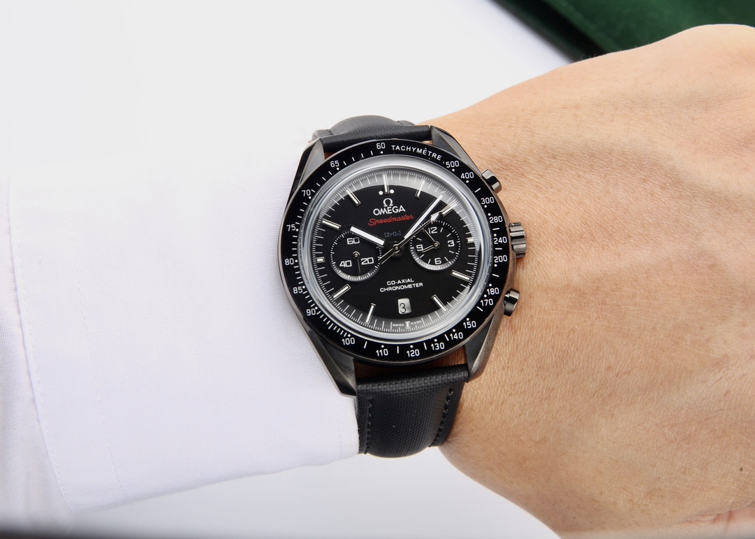 Black leather: 650.. Black steel 690.
New Omega Speedmaster collection watch release.
The watch features a 42mm stainless steel case and a 904L bracelet with a black ceramic bezel ring.
Original mold replication, paired with imported mechanical automatic 