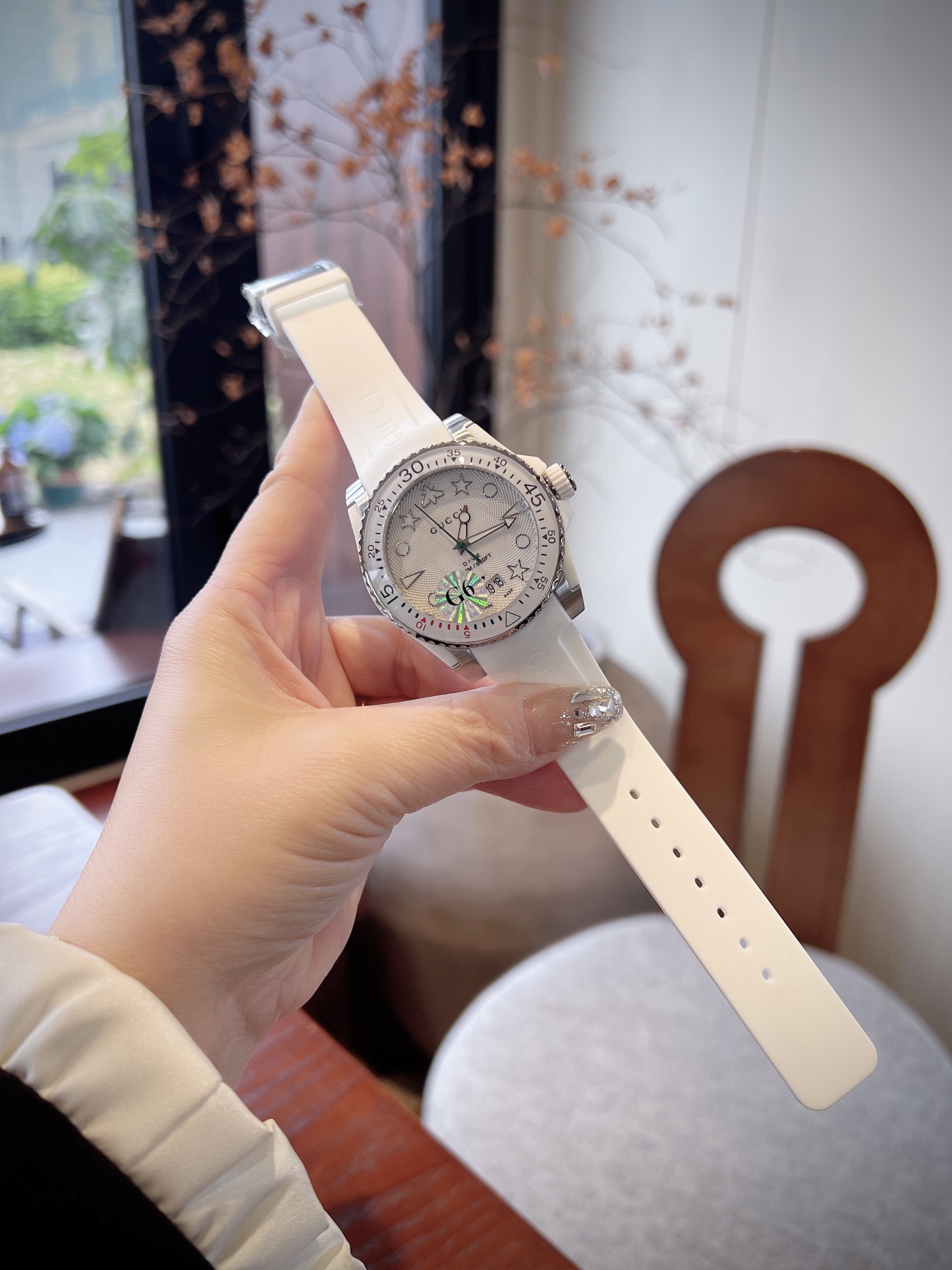 "?? White case 330, gold case 350? original single quality, trustworthy" Gucci new exclusive release, neutral quartz watch! Perhaps you prefer competitive sports and like to view every match as a thrilling adventure, such an energetic character needs a di