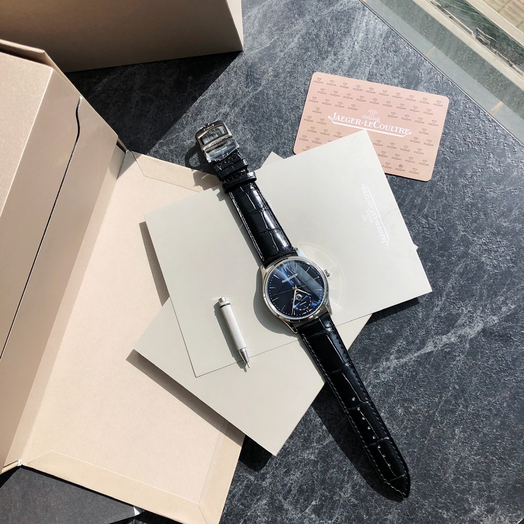 Jaeger-lecoultre Master Moon Series
Jaeger-lecoultre Master, the most gender-efficient men's watch! The 2021 new model takes you to observe the changes in the moon phase disk. (39mm case diameter, 9.9mm thickness) In sync with the original. The sub-dial a