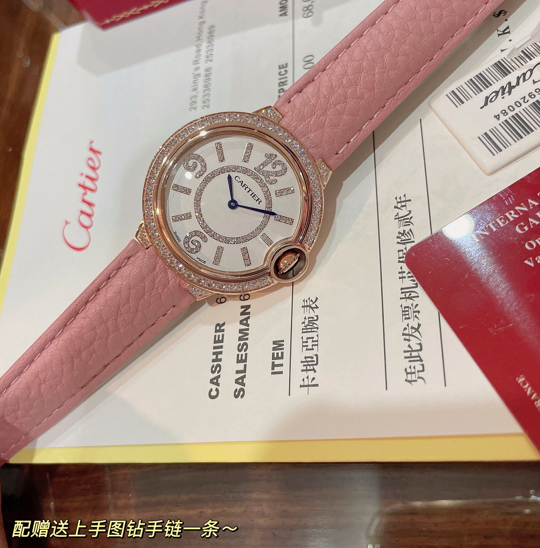 360.380??New Cartier Ballon Bleu collection! Girlish pink ?? Healing color is so BEAUTIFUL ~ Imported lychee grain leather soft and comfortable The latest jewelry diamond-encrusted true nail design style ? Diamond-encrusted dial, exudes luxurious effect i
