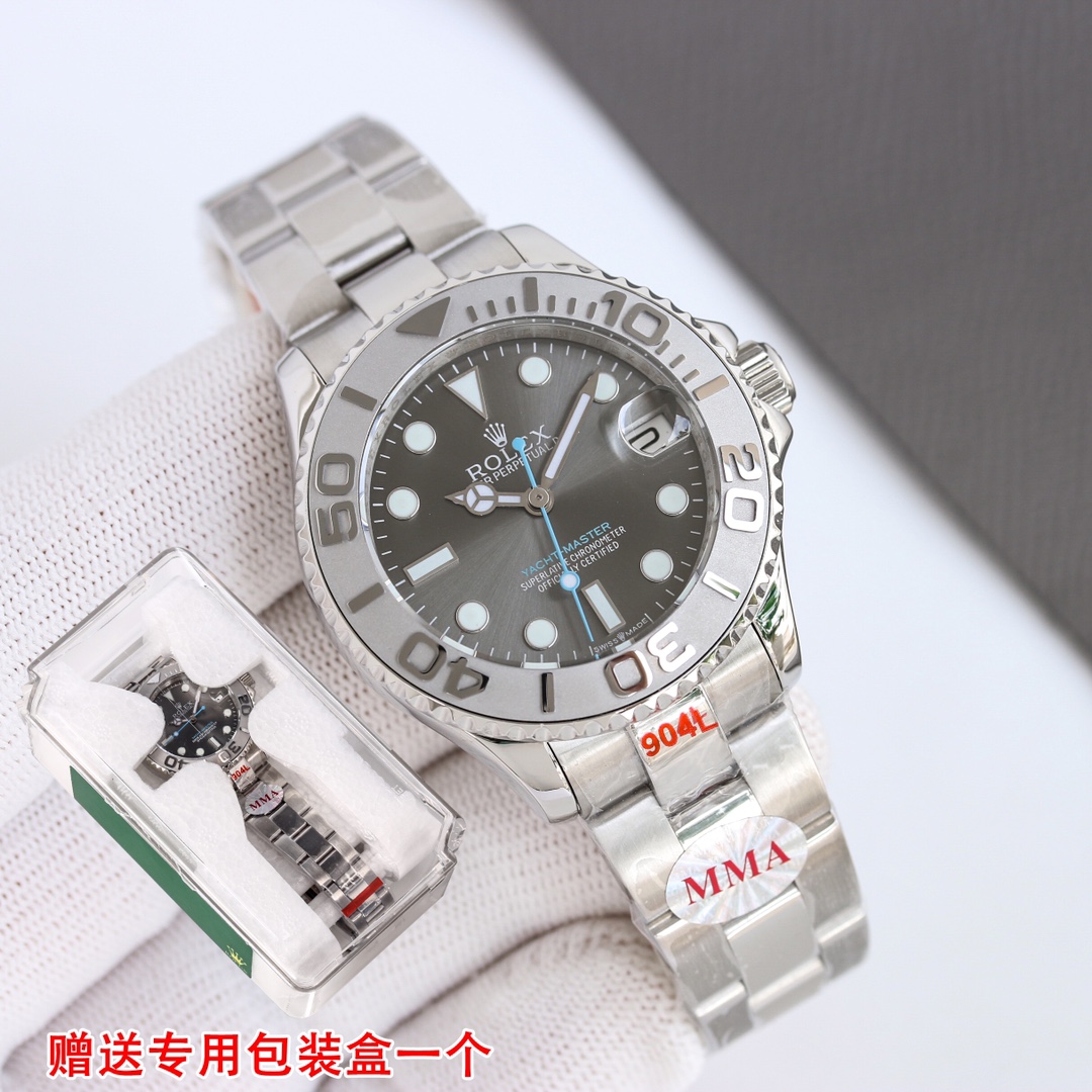 Tape 1150 steel band 1200 gold ?50
MMA factory Rolex Yacht Master Series m268621-
Exquisite yet stylish with the new 2836 automatic mechanism
Diameter: 37mm
Water resistance: 5ATM super water resistance
Glass: Sapphire
The overall appearance is polished w