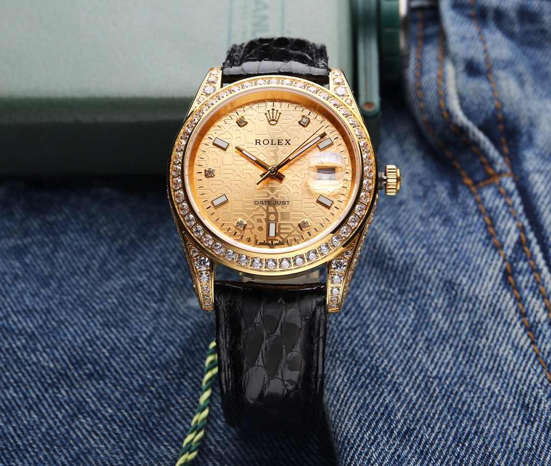 Gold White p: 1300
The Rolex Full Diamond Datejust is known for its classicism. Vacuum plating, no fading! Another upgraded version of the watch! Real snake leather strap! The case and buttons are set with luxurious lorraine diamonds! With 3135 imported m