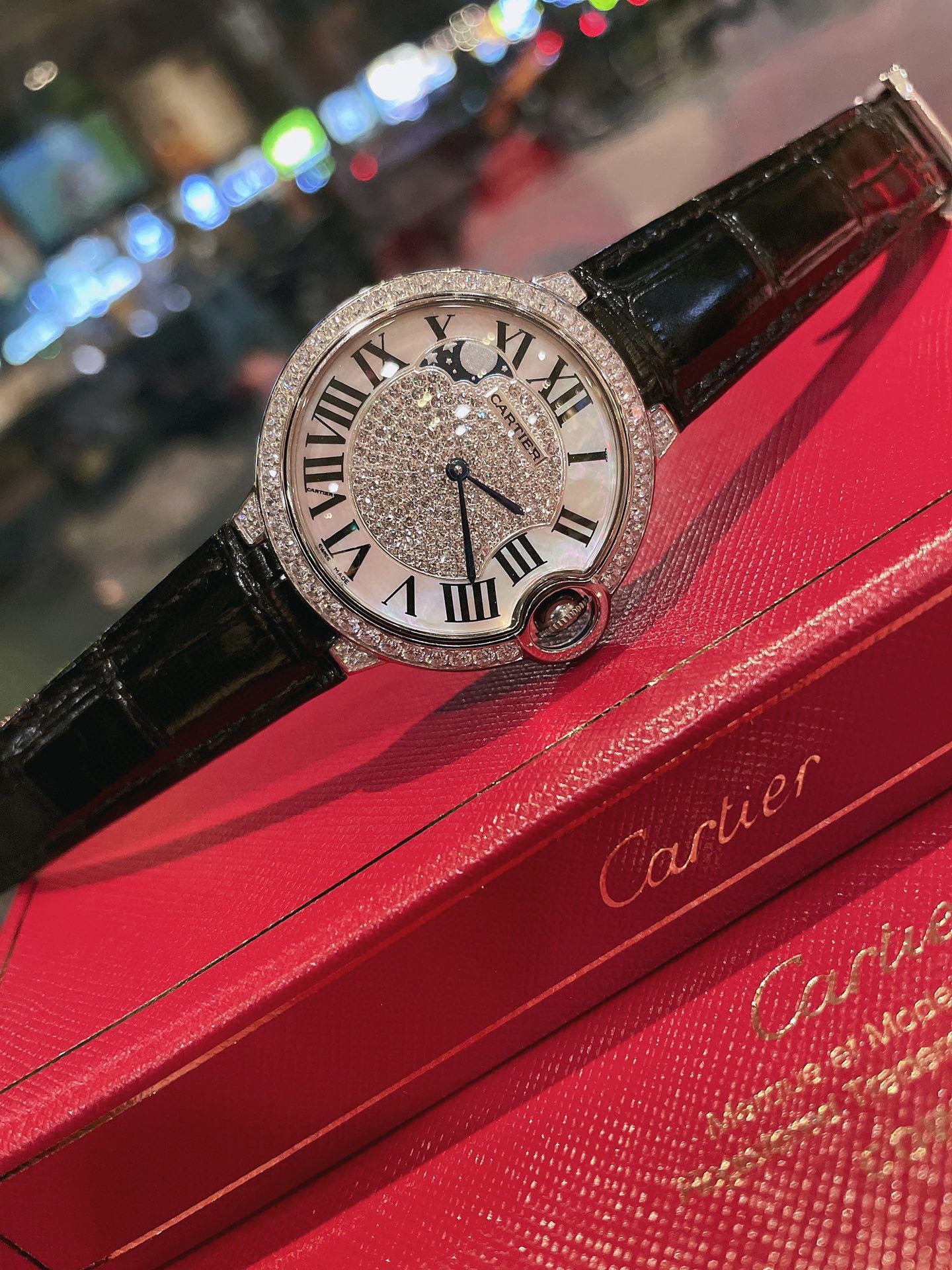 ?? 360
Ballon Bleu de Cartier Cartier Ballon Bleu de Cartier luxury collection, versatile size 36mm, simple yet tasteful, discarding the elaborate and elaborate embellishments that are popular in modern times, reinterpreting beauty with simplicity, creati