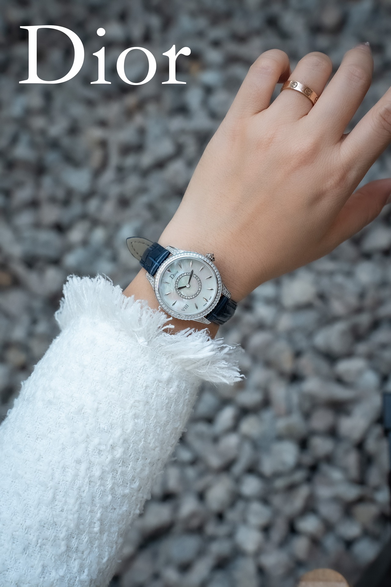 Gold and silver: ??650
Upgrade too hard, one step in place,
The fine CtC1-163 movement has been launched ??Dior??VIII Montaigne collection has introduced Burgundy autumn/winter editions, with powerful feminine charm. Drawing inspiration from Dior's ready-