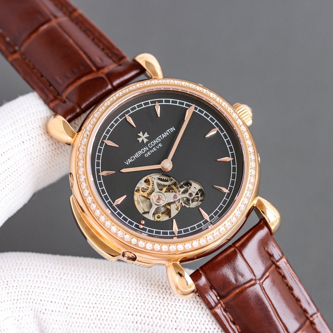 Gold and silver same P680 brand: Vacheron Constantin Heritage 30020/000P-7596 watch main parameters
Brand: Vacheron Constantin Heritage Movement: Imported fully automatic Swiss mechanical
Movement details
Movement model Cal.1755 Jewels 30 Power reserve 72