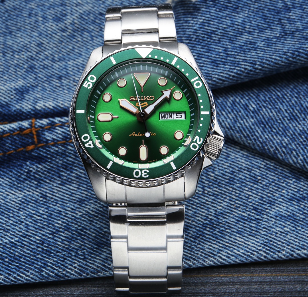 SEIKO -SEIKO's latest multi-functional men's watch, super luminous!! A stylish dial with 7S36 automatic Seiko mechanical movement, 316 stainless steel case with reinforced coated mineral glass paired with 316l strap, business simple and elegant, dimension