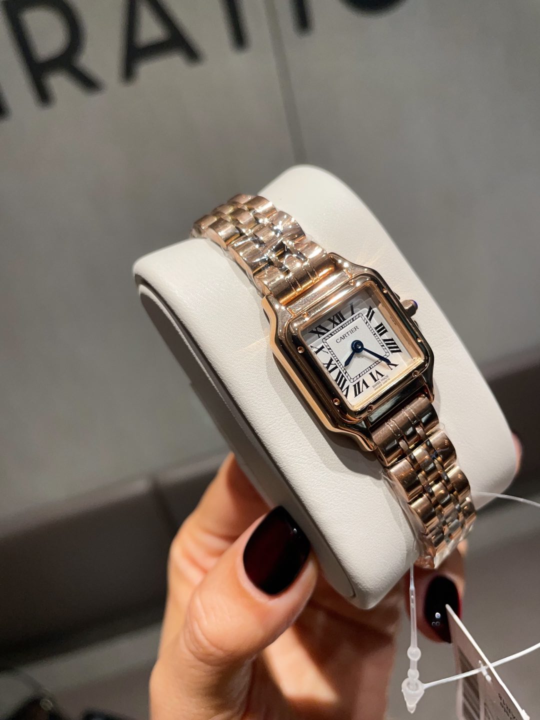 Cartier ??260
?? Fine preparation, good taste and quality,
Born to beauty, follow the light ?