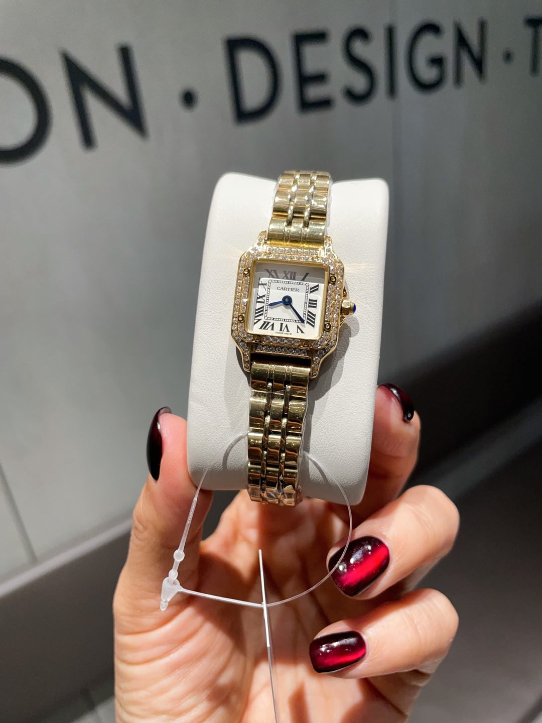 Cartier ??320
?? Fine preparation, good taste and quality,
Born to beauty, follow the light ?