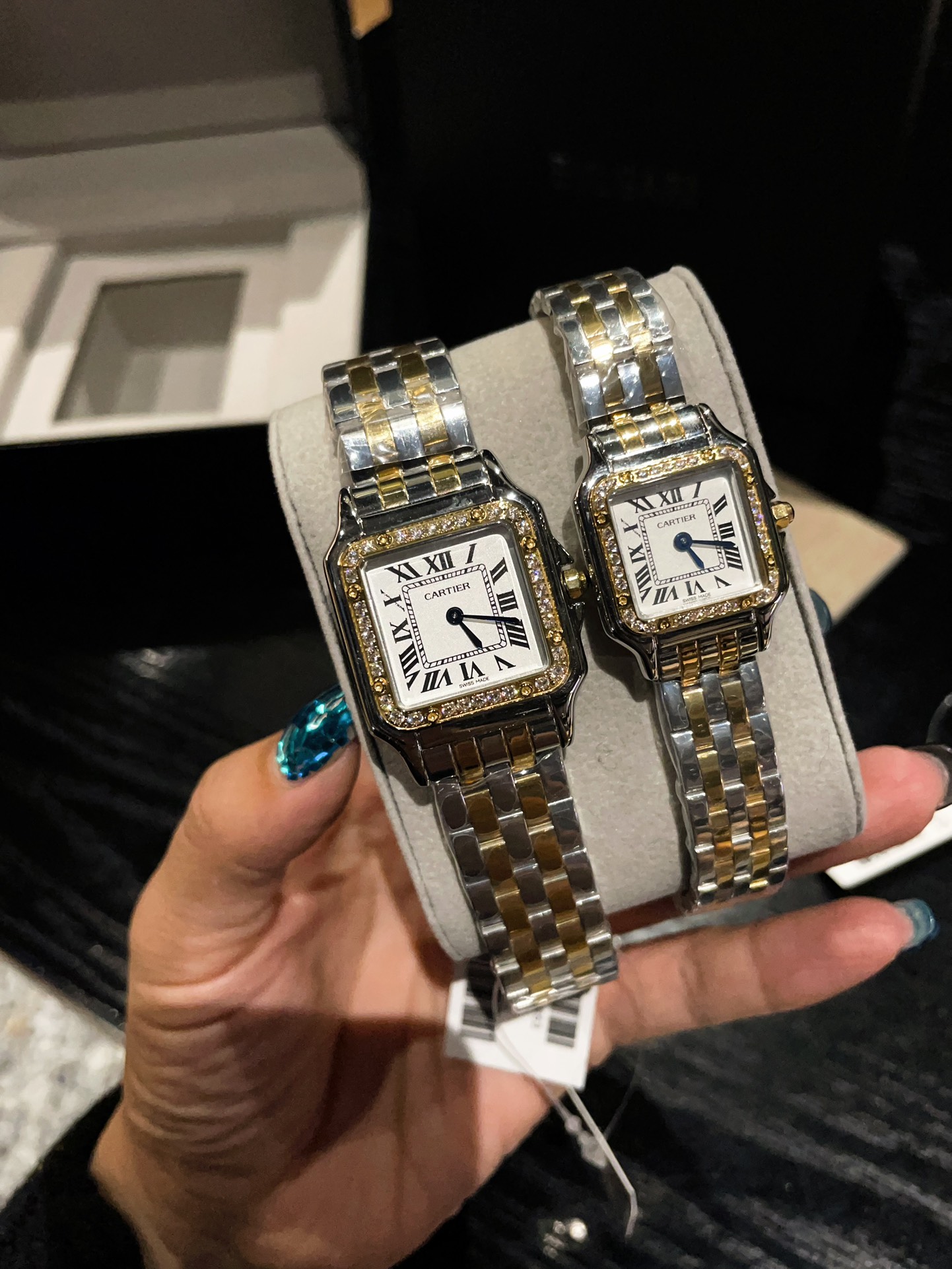 The Panthere de Cartier watch, with its new no-scale dial, is magnificent and unrestrained, embodying the aesthetic style conveyed by the Panthere de Cartier. It is sleek and alluring, soft and fitting to the wrist as if dancing on the skin. The unique sh