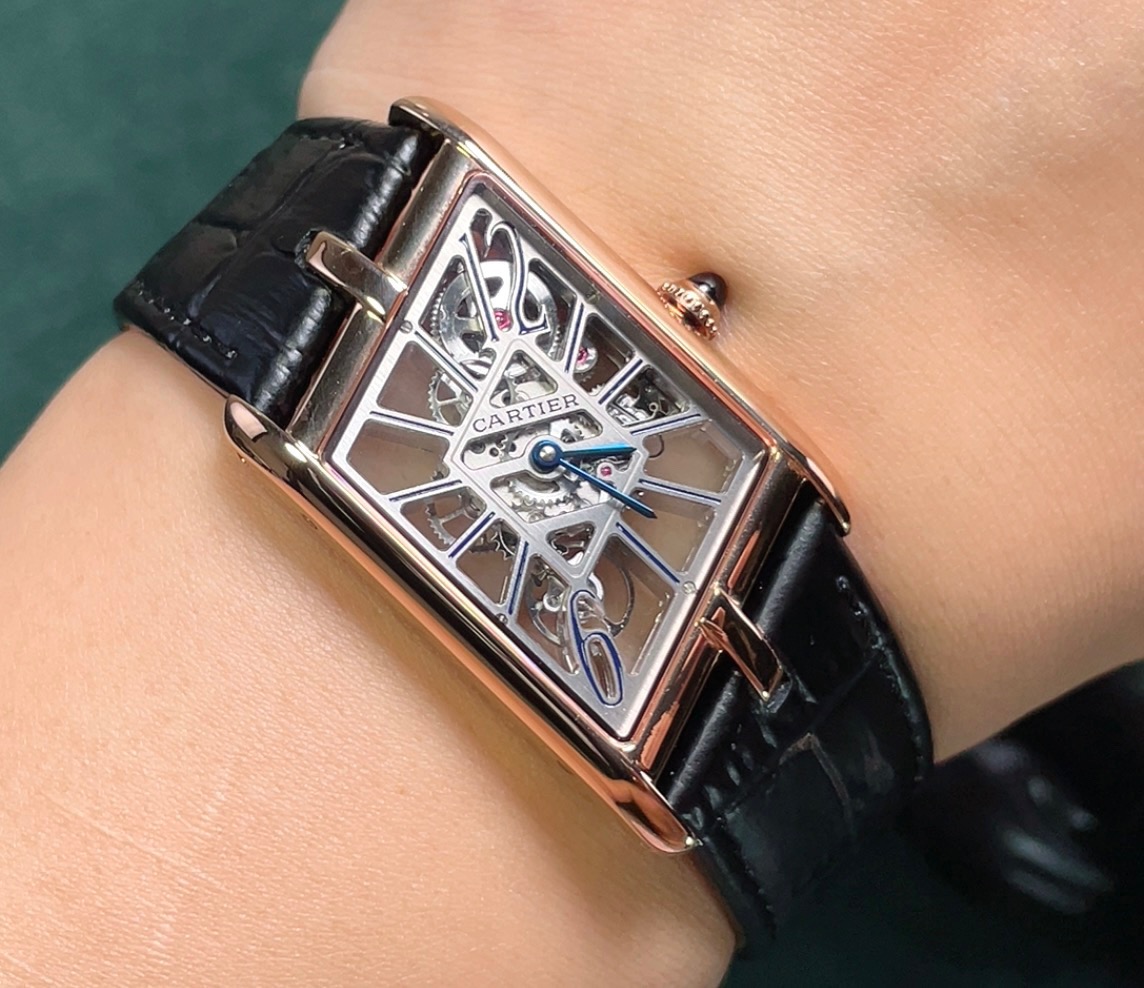 ?? Cartier Tank quadrilateral Skeletonized collection
TW exclusive release to create the strongest 1:1 replica
The parameters are in sync with the original
Diameter: 47.15 x 26.2mm Movement: Swiss Ronda 4S20 modified mechanical movement
Case thickness: 7.