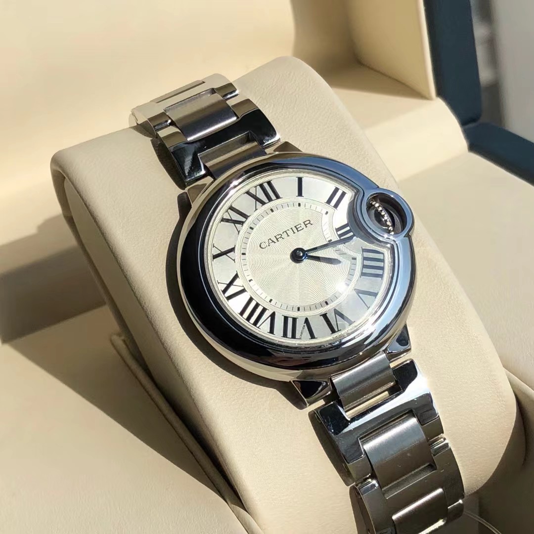 Cartier Ballon Bleu Quartz for women 33mm

Heavyweight ARRIVAL ? ? is one of the hottest styles in the world right now, Cartier Ballon Bleu! Top choice for gifting
