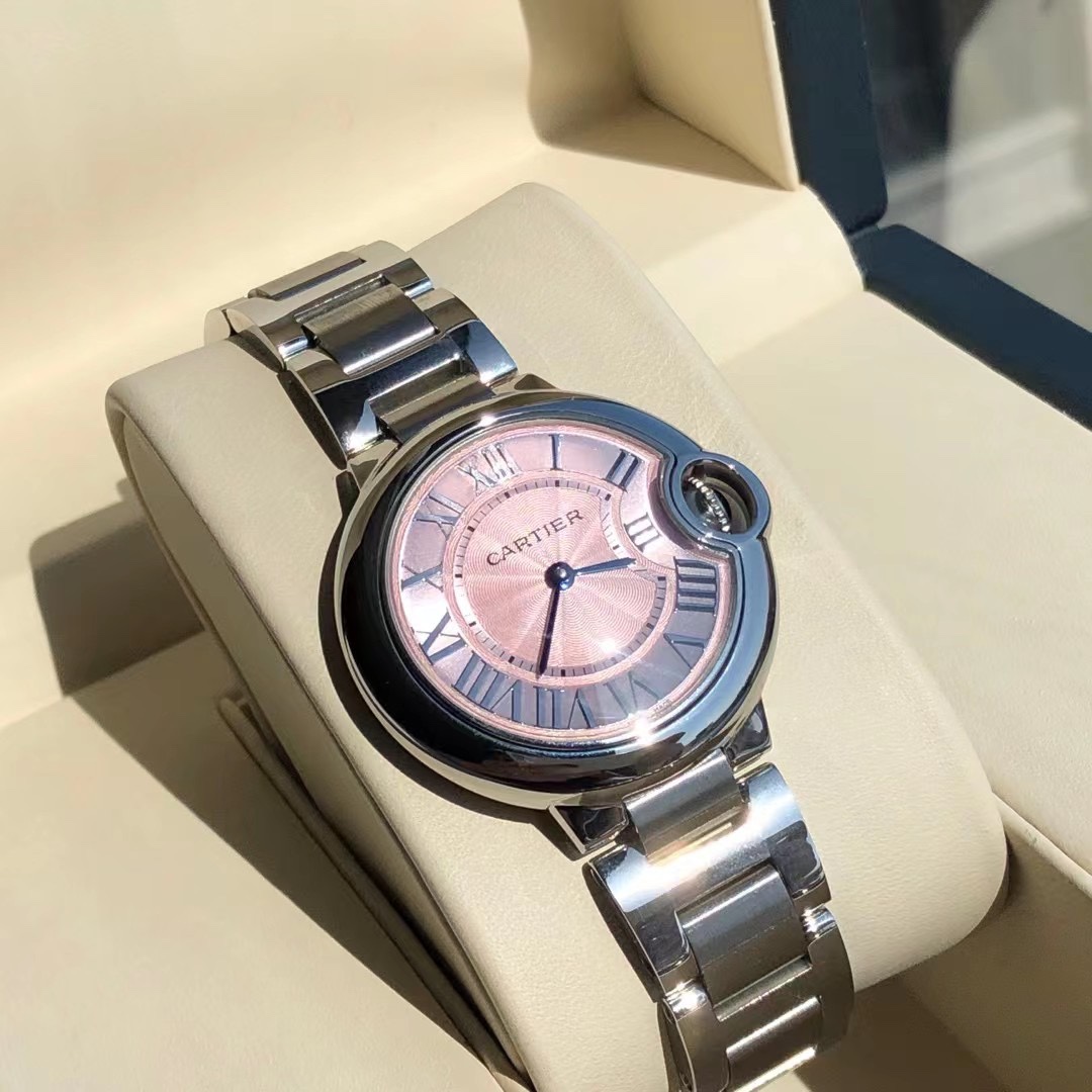 Cartier Ballon Bleu Quartz for women 33mm

Heavyweight ARRIVAL ? ? is one of the hottest styles in the world right now, Cartier Ballon Bleu! Top choice for gifting