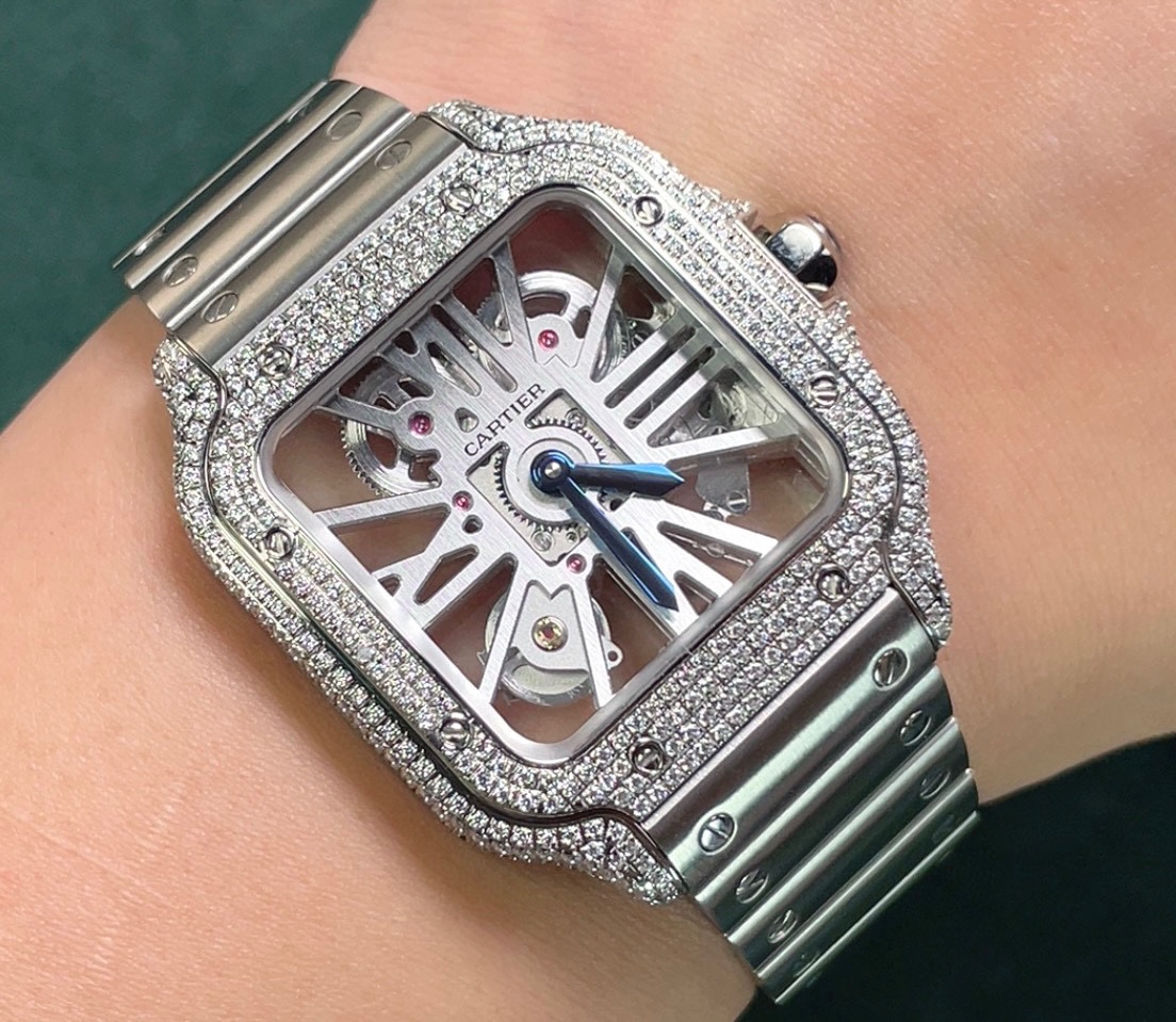 ?? Cartier Santos Skeletonized collection
First release TW creates the strongest 1:1 replica
The parameters are in sync with the original
Diameter: 39.8mm Movement: Swiss Ronda 4S20 modified mechanical movement
Case thickness: 9.08 mm
Dial color: Skeleton