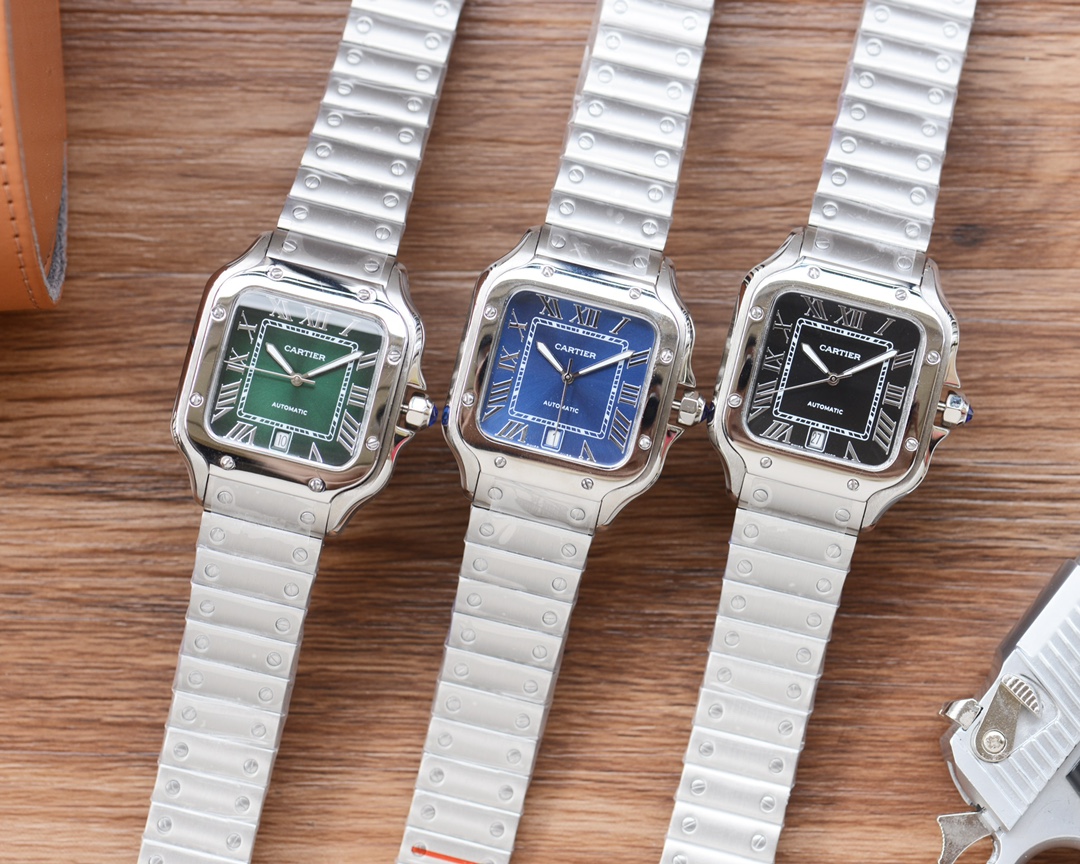 Cartier Santos Santos collection, the latest upgrade of the strongest Cartier Santos! The strap is truly detachable by hand, with three-dimensional blued hands! Dimensions 39.8X47.5X12mm, real delivery footage