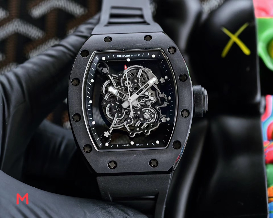 ?? RICHARDMILLE excellent craftsmanship ?? Perfect presentation RM055 White pottery ?? RM055 Black pottery This model uses highly transparent glass, so that the large seconds look as if they are walking inside the glass; The ultimate and incredible crafts