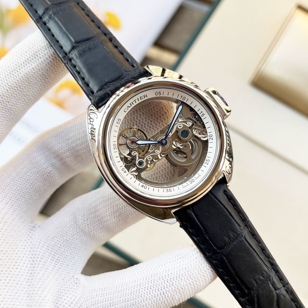 The Ballon Bleu collection hits the market with a bang
[Latest] : Cartier's multi-functional boutique design
[Type] : Luxury men's watch
[Strap] : Genuine cowhide strap
?? Movement ?? : High-end automatic mechanical movement
?? Mirror ?? : Mineral-reinfor
