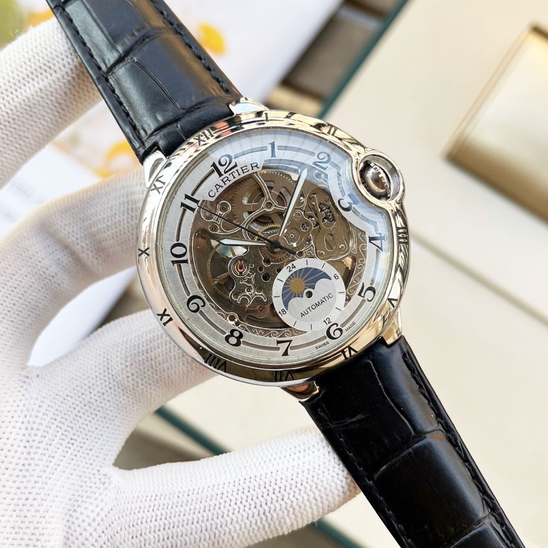The Ballon Bleu collection hits the market with a bang
[Latest] : Cartier's multi-functional boutique design
[Type] : Luxury men's watch
[Strap] : Genuine cowhide strap
?? Movement ?? : High-end automatic mechanical movement
?? Mirror ?? : Mineral-reinfor