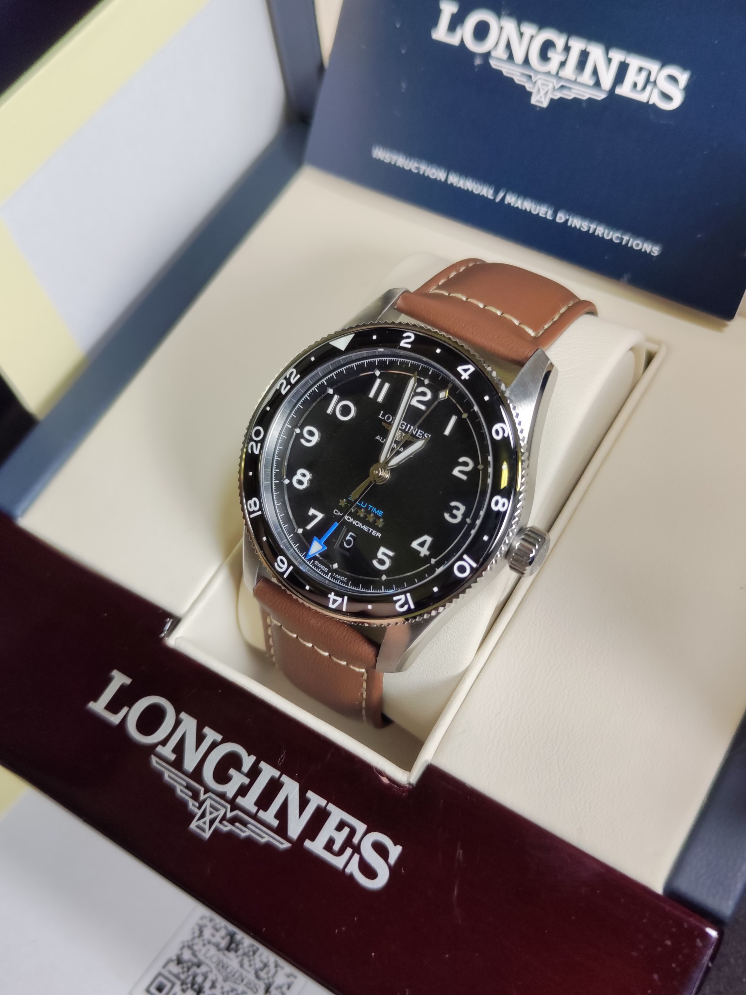 Longines Pioneer Zulu Time 42mm watch
Case: Stainless steel/stainless steel +18K plating
Diameter: 42mm
Thickness :13.9 mm
Water resistance :30 m
Movement: Seiko NH34 mechanical movement
Strap: Steel chain/cowhide strap
Second time zone, calendar window, 