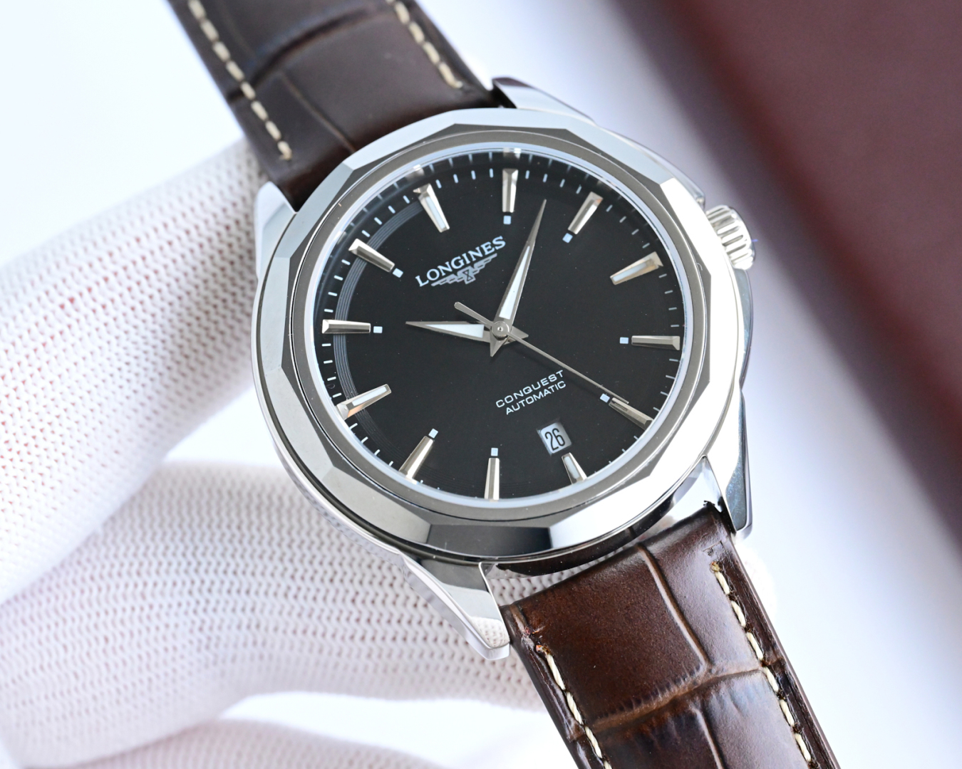 LONGINES
[Type] Men watch ????
?? Movement ?? Japanese mechanical movement 8215
[Material] 316L stainless steel case
?? Crystal ?? Sapphire crystal
[Leather] Stainless steel bracelet with tungsten steel band
?? Dimensions ?? 40mm in diameter 12mm in thick