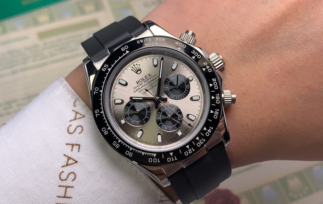 Youdaoplaceholder0 ROLEX?? Daytona ?? Automatic ?40mm??? Sapphire glass ?? Waterproof rubber strap ?? Safety clasp ?? Life is a fleeting moment yet always returns ?? and only the sea of learning is boundless