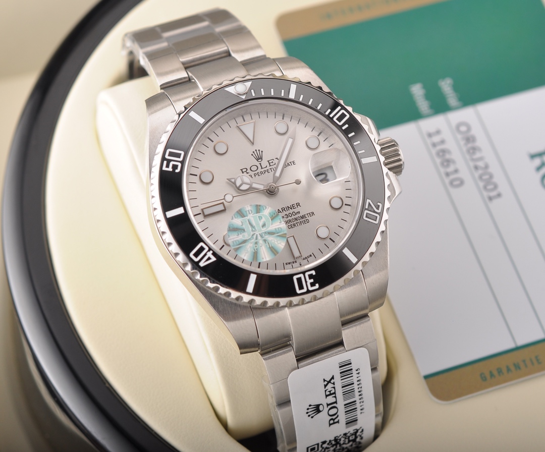 ROLEX -ROLEX
Submariner series - Mechanical watches for men
Top imported mechanical (8215 movement)
316L stainless steel case with ceramic bezel
Pure stainless steel strap with original safety buckle
Sapphire glass (super water-resistant)
40mm in diameter