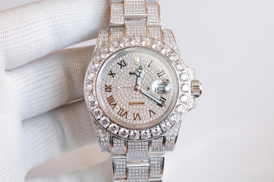 ?????? Rolex
Submariner Full Diamond Collection ??116610 Submariner took 10 months to retrofit Full diamond men with Asian Pearl 2813 steel diamond-encrusted case Solid heavy steel bracelet selected imported sparkling diamonds super luminous size 40x13mm 