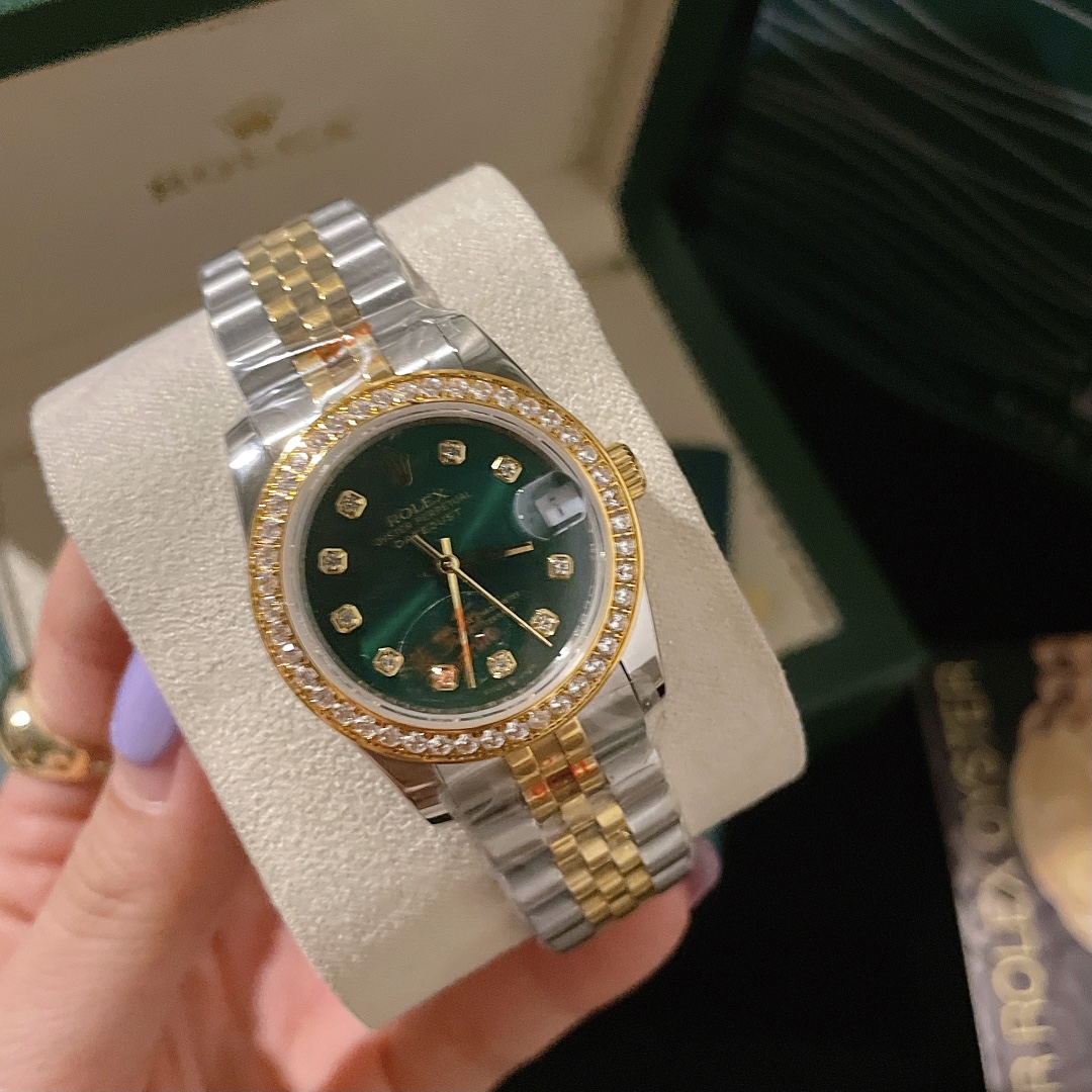 ???? ROLEX -ROLEX
Style: Datejust women's mechanical watch
Movement: Imported Citizen original assembly
Mirror: Sapphire glass mirror
Case: 316L stainless steel case
Strap: Solid core 5-bead stainless steel strap
Size: 31mm 12mm
The pace of life is at you