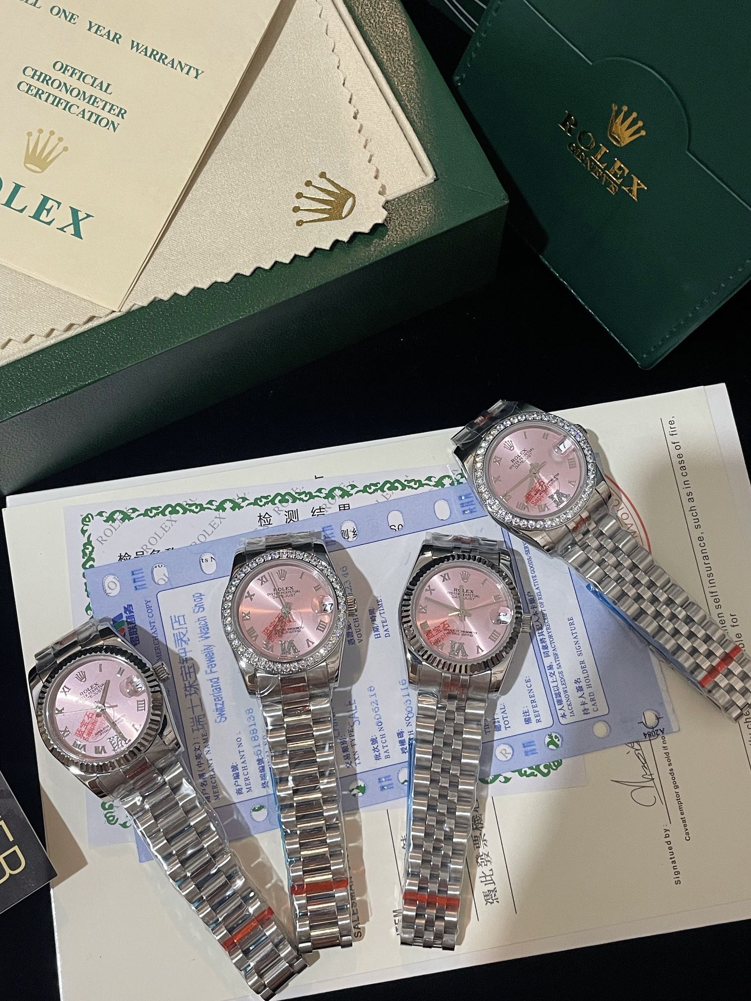 ???? ROLEX -ROLEX
Style: Datejust women's watch
Movement: Imported Citizen original assembly
Mirror: Sapphire glass mirror
Case: 316L stainless steel case
Strap: Solid core 5-bead stainless steel strap
Size: 31mm 12mm
Pictures are welcome...
