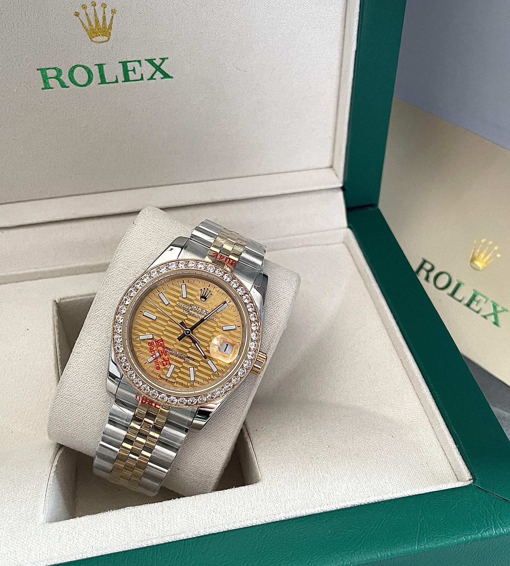 ROLEX -ROLEX
Datejust new color men's mechanical watch
Imported Citizen original assembly
316L stainless steel casing
Sapphire glass mirror
36mm in diameter 13mm thick
Stainless steel strap/snap/clasp/optional
Enjoy the charm of noble luxury
The rhythm of