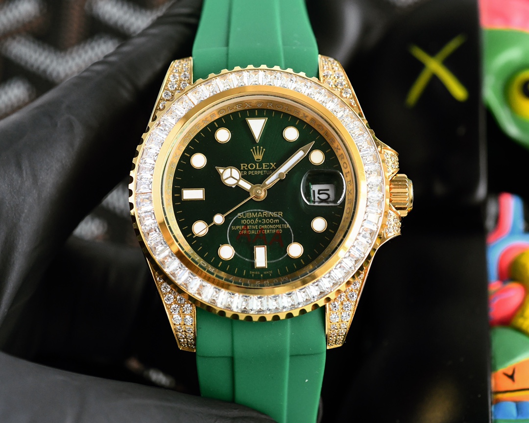 ?? Rolex top plaything Poison, if you don 't like the same street watch Submariner, he' s definitely your kindred spirit. Based on Rolex 's most classic Submariner series Submariner, the bezel has been re-modified and then inlaid with top-quality natural 