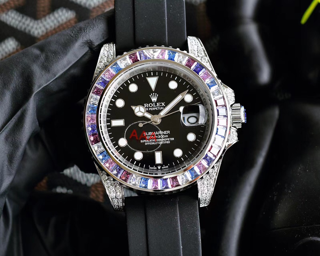 ?? Rolex top plaything Poison, if you don 't like the same street watch Submariner, he' s definitely your kindred spirit. Based on Rolex 's most classic Submariner series Submariner, the bezel has been re-modified and then inlaid with top-quality natural 