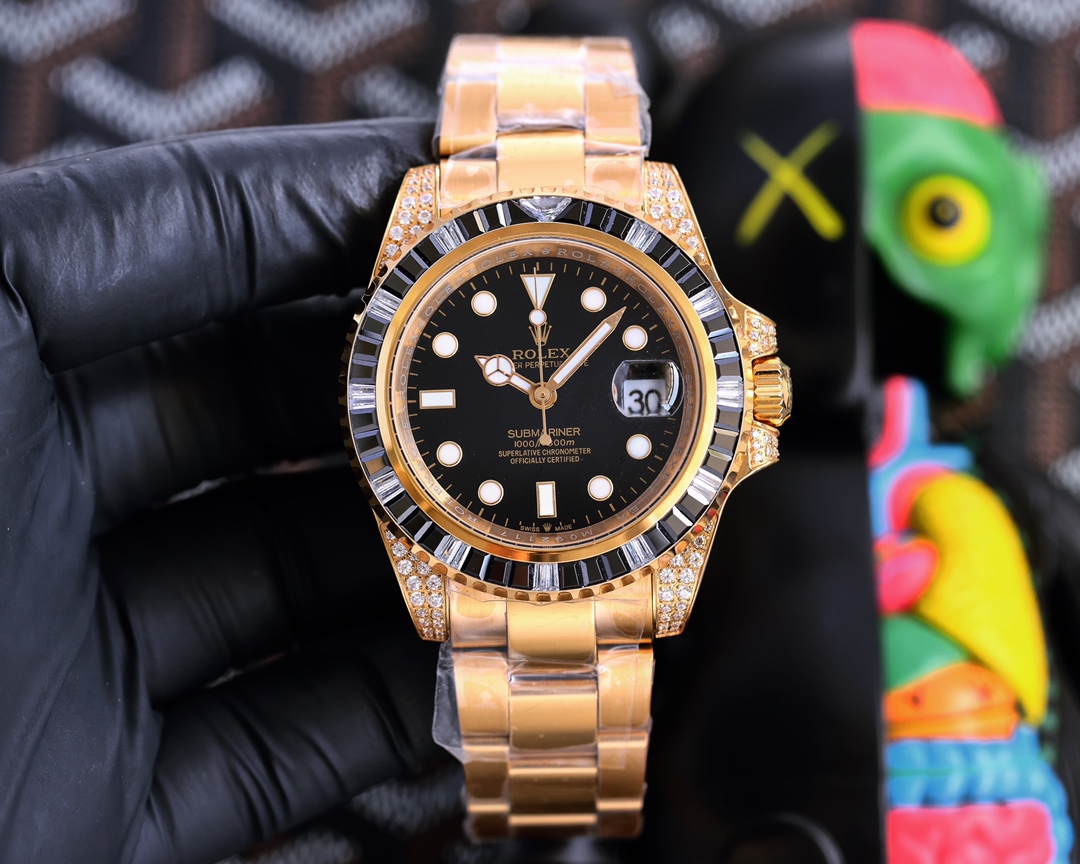 Rolex's top plaything poison, if you don't like the same street watch Submariner, he's definitely your kindred spirit. Based on Rolex's most classic Submariner series Submariner, with a secondary modification of the bezel, and then inlaid with top-quality