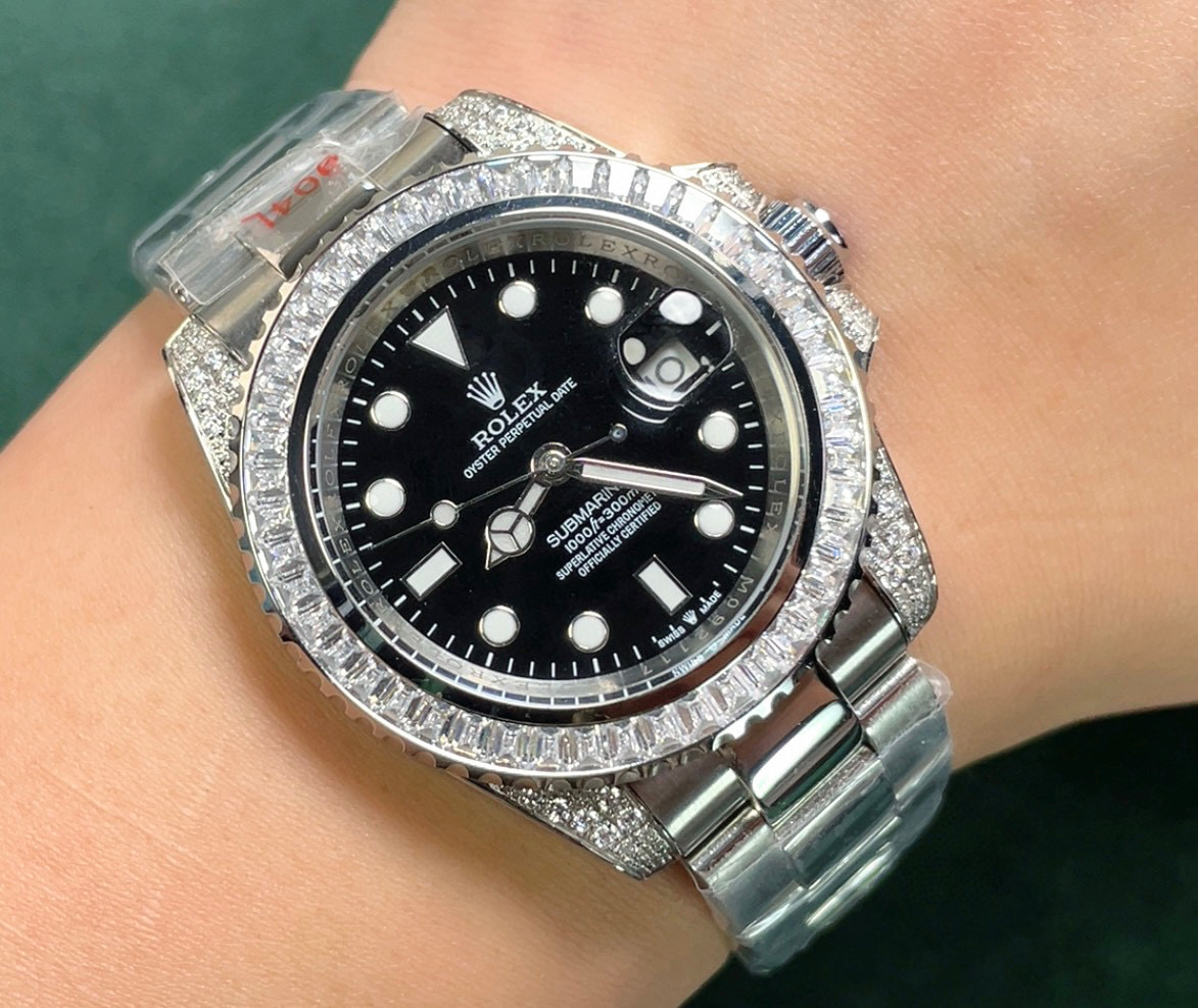 ?? Rolex top plaything Poison, if you don 't like the same street watch Submariner, he' s definitely your kindred spirit. Based on Rolex 's most classic Submariner series Submariner, the bezel has been re-modified and then inlaid with top-quality natural 
