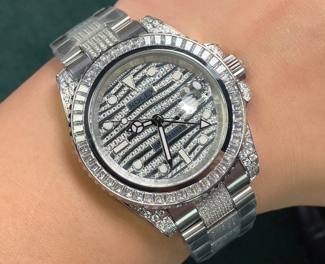 ?? Rolex top plaything Poison, if you don 't like the same street watch Submariner, he' s definitely your kindred spirit. Based on Rolex 's most classic Submariner series Submariner, the bezel has been re-modified and then inlaid with top-quality natural 