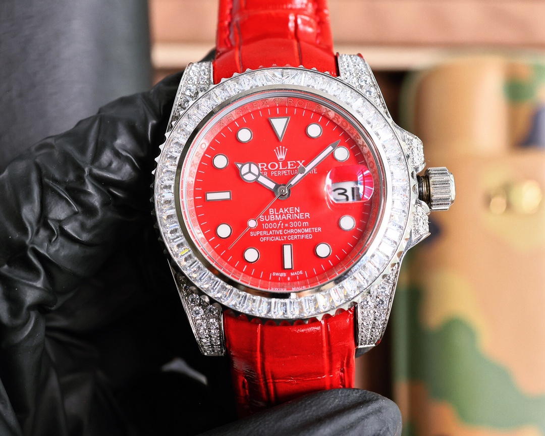 ?? Rolex top plaything Poison, if you don 't like the same street watch Submariner, he' s definitely your kindred spirit. Based on Rolex 's most classic Submariner series Submariner, the bezel has been re-modified and then inlaid with top-quality natural 