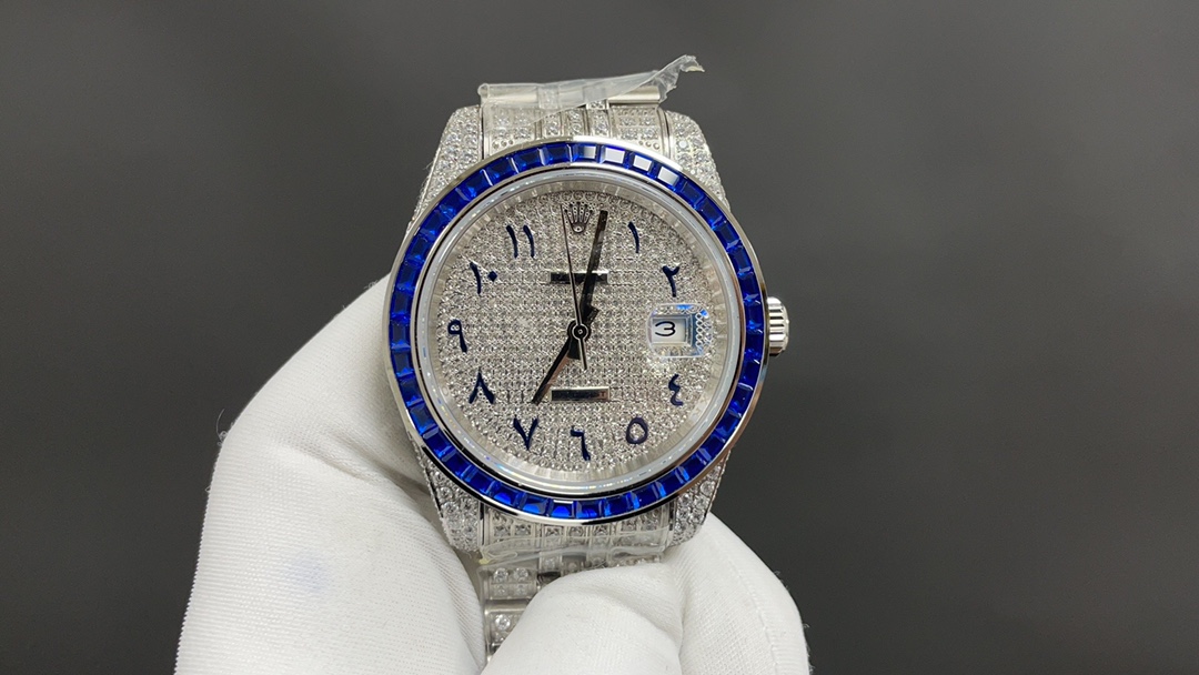 Rolex Full Diamond Luxury 18k nanotechnology! Crafted with over 2,000 AAA zircon stones! With a fully automatic mechanical movement!! The entire case and steel band are set with Swarovski crystal diamonds! Make it shine better under the light! Brand new w