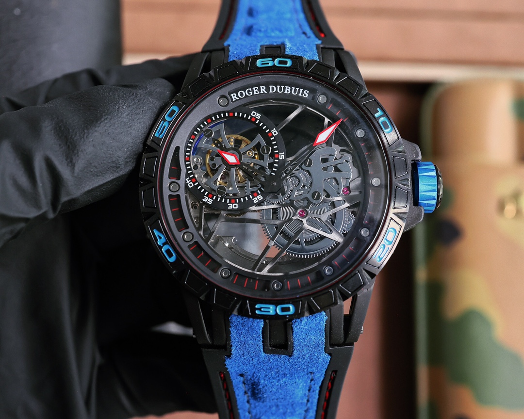 ?? ROGER DUBUIS Excalibur automatic movement, case: 46mm, Sapphire crystal Carbon titanium black DLC-coated titanium, Geneva Seal engraved. Pirelli rubber strap, a combination of strength and beauty, a colorful combination, double flywheel skeletonized te
