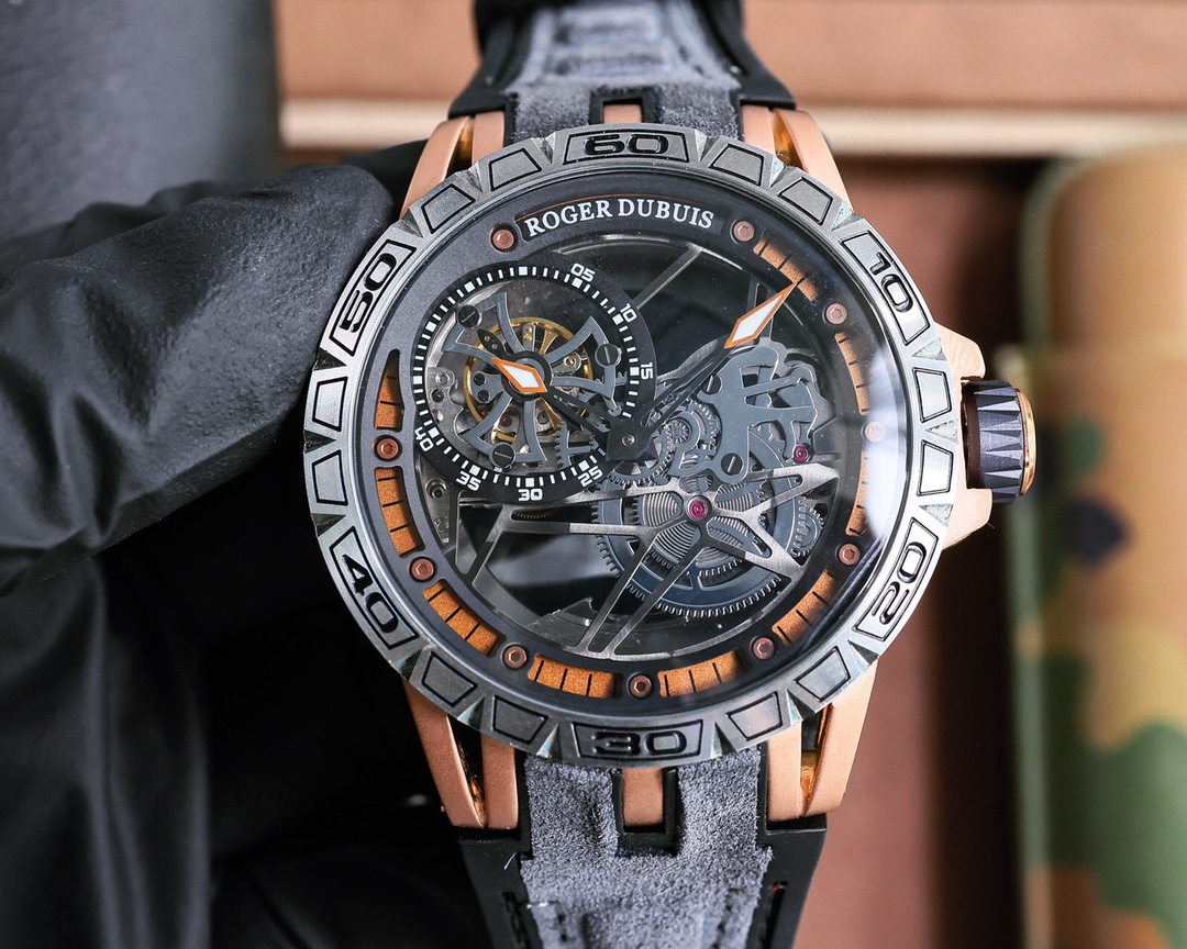 ?? ROGER DUBUIS Excalibur automatic movement, case: 46mm, Sapphire crystal Carbon titanium black DLC-coated titanium, Geneva Seal engraved. Pirelli rubber strap, a combination of strength and beauty, a colorful combination, double flywheel skeletonized te