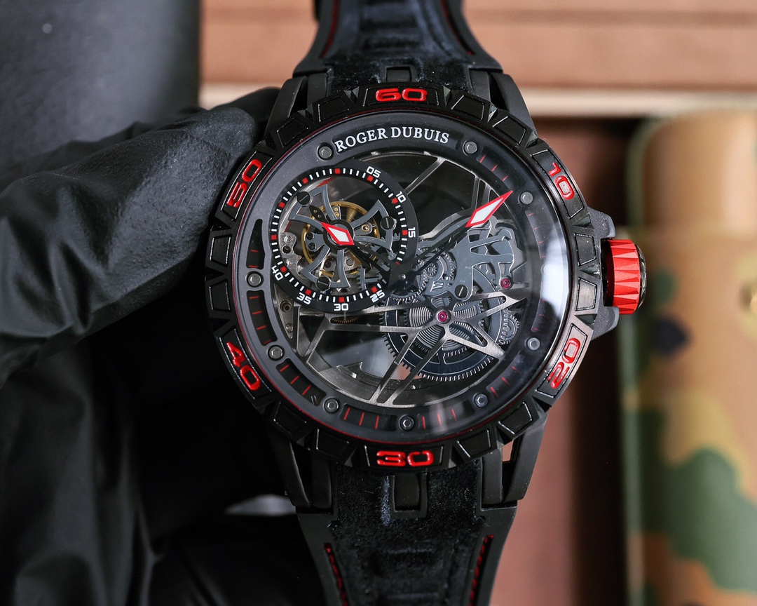 ?? ROGER DUBUIS Excalibur automatic movement, case: 46mm, Sapphire crystal Carbon titanium black DLC-coated titanium, Geneva Seal engraved. Pirelli rubber strap, a combination of strength and beauty, a colorful combination, double flywheel skeletonized te