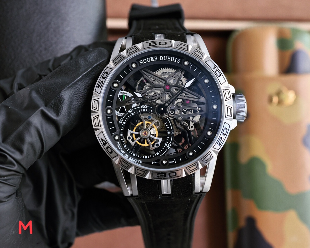 ?? ROGER DUBUIS Excalibur automatic movement, case: 46mm, Sapphire crystal Carbon titanium black DLC-coated titanium, Geneva Seal engraved. Pirelli rubber strap, a combination of strength and beauty, a colorful combination, double flywheel skeletonized te