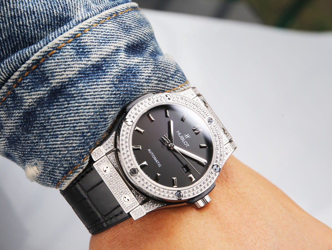 Full Diamond White: 670. Color ?20.
Exclusive first release ?????? Exclusive quality ??????
Tough guy exclusive ???? sport watch ??
Avant-garde fashion ???? noble air ??????
Hd real footage ???? Quality assurance ????
[Latest] : Hengbao ?? latest design ?