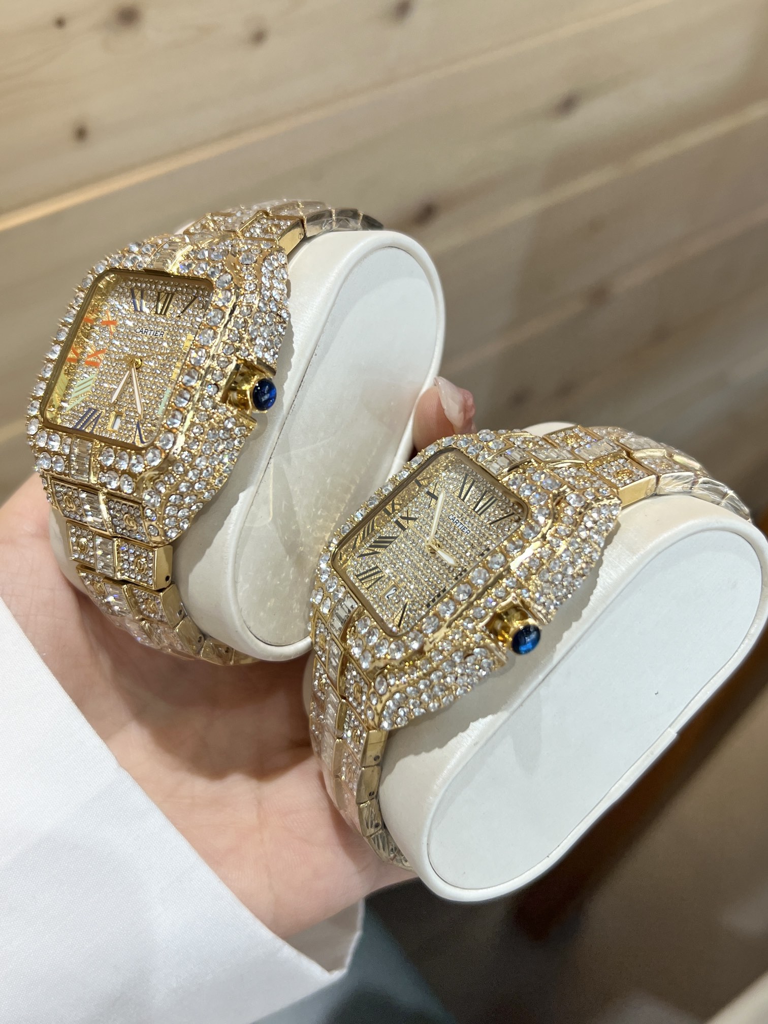 Full diamond gold
Brand: Cartier, 40*12