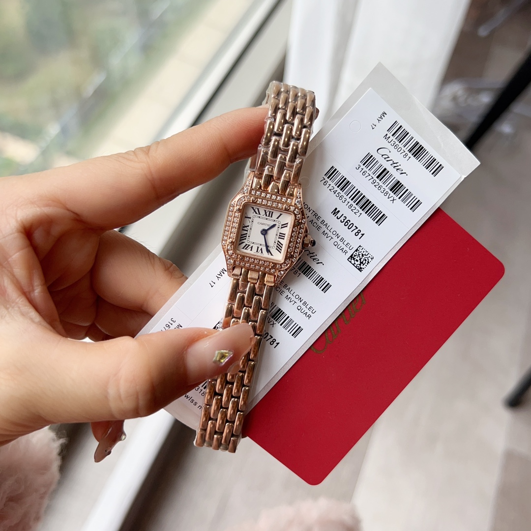 ??390mini Cartier -Cartier all-new upgraded Panthere de Cartier The Panthere de Cartier collection interprets confidence and elegance with its exquisite and dynamic design and modern style. Its lines are smooth and alluring, fitting the wrist as if dancin