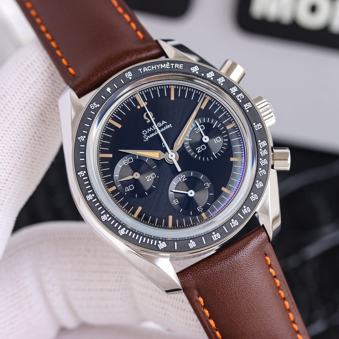 Omega Speedmaster CK2998, model: 310.30.40.50.06.001, equipped with Omega Master Chronometer 3861 movement, manual mechanical stainless steel, rod-shaped luminous hour markers, chronograph/anti-magnetic, folding clasp, crystal of plexiglass arched glass, 