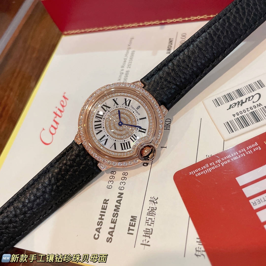 400??New Cartier Ballon Bleu collection! Single row of diamonds at four corners ?? Imported lychee grain leather soft and comfortable the latest jewelry diamond-encrusted true nail design style ? Shell face diamond-encrusted dial, exuding luxurious effect