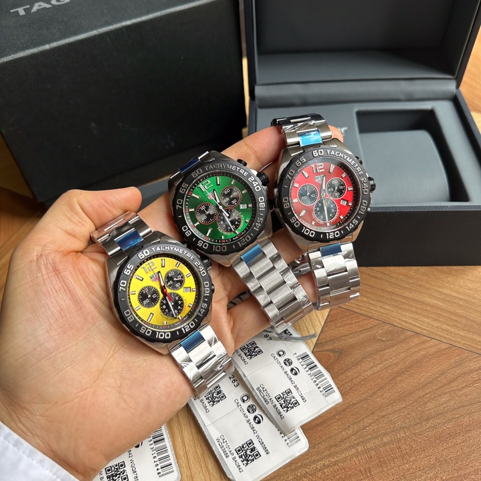 Batch ??800, new packaging plus 60. New high appearance level online, hard goods. Original Tagheuer F1 quartz watch, counter 10,000 +. ~43mm diameter, sapphire crystal, original movement supports disassembly, ultra-difficult stainless steel brushed strap 