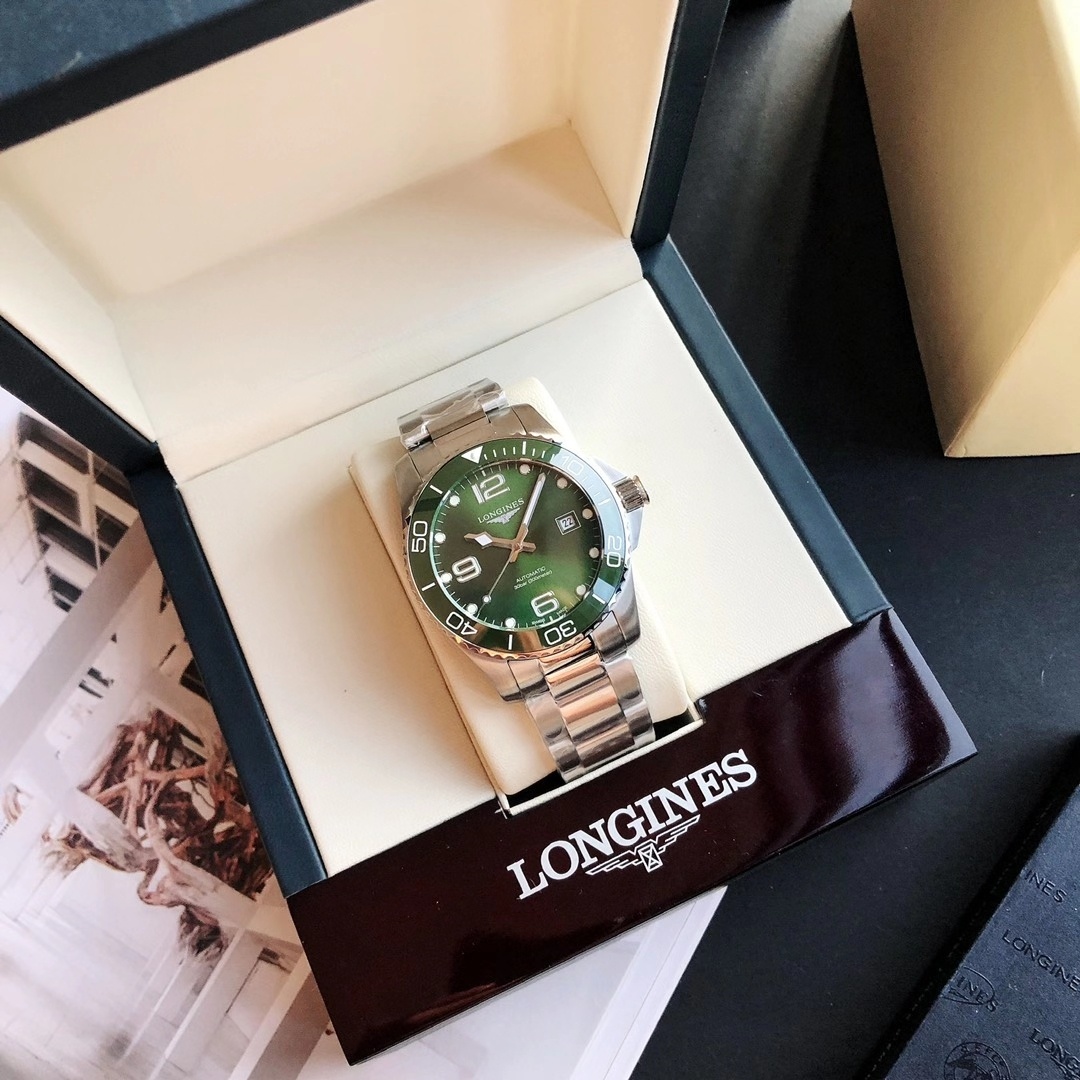 Batch ??1100. Longines, Conquest Diving series men 's watch, the Submariner in Longines, water-resistant up to 300 meters, 41mm diameter, imported 8215 mechanical movement! The watch features a stainless steel case, a black dial set with Arabic numerals a