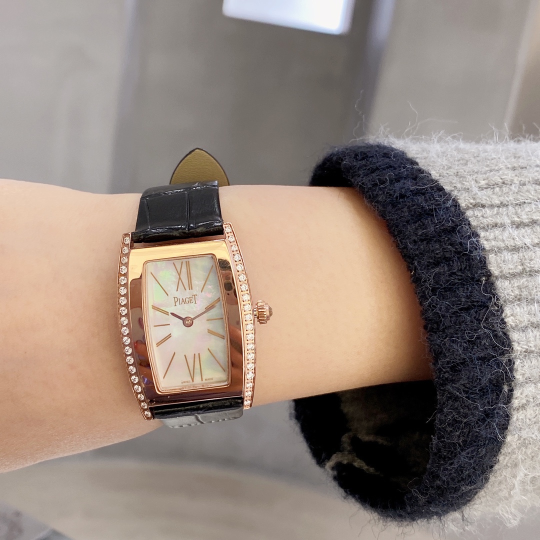 ?? 400
[Fireworks][Fireworks] PIAGET G0A33091 Ladies' watch, with a barrel-shaped case that is distinctive, and a unique silk strap paired with the original pin buckle, a perfect combination of luxury and fashion. Original Swiss movement, 316L stainless s