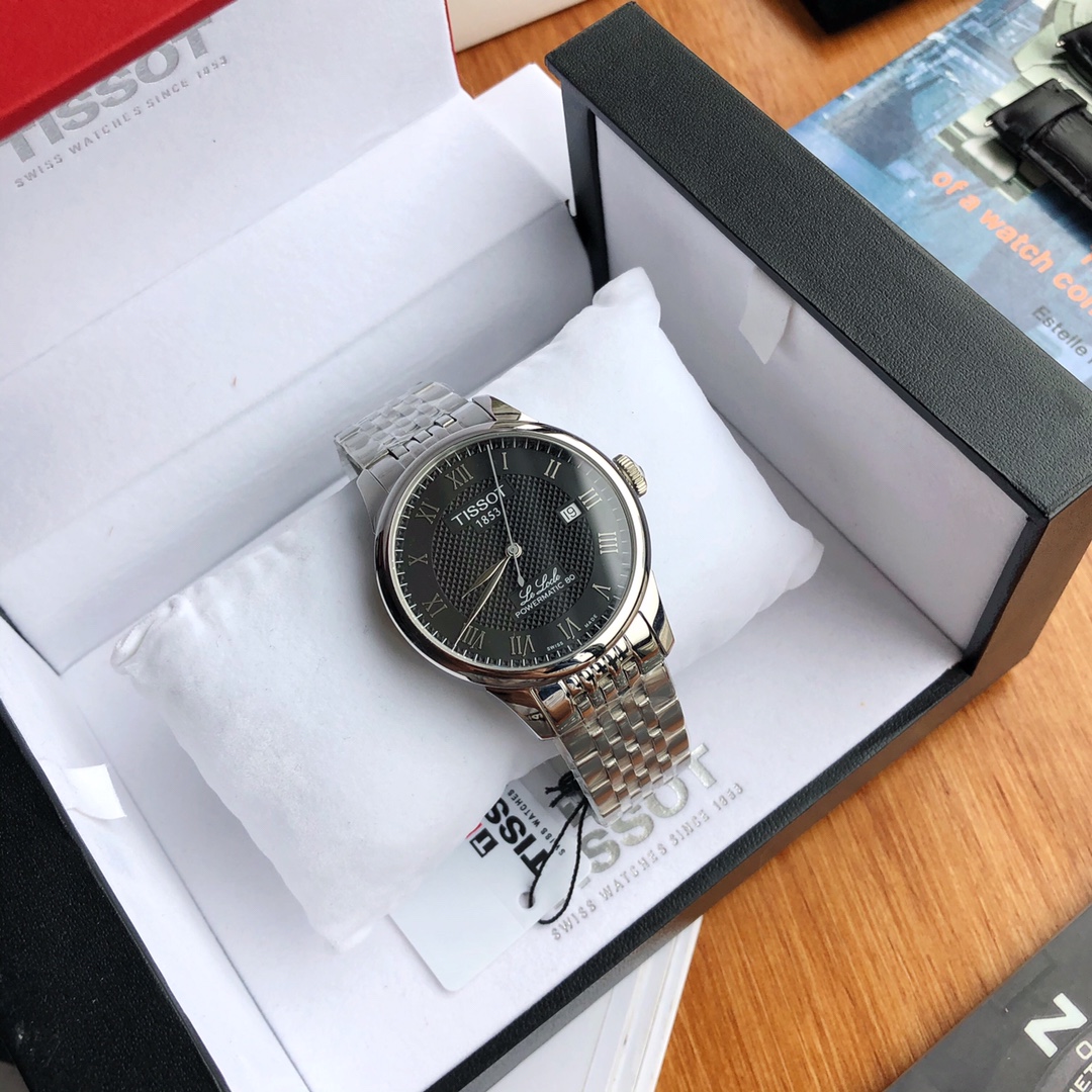 ?? Batch: 600
Original single quality TISSOT ??
Z2 model: T006.407.16.033.00 Le Locle series steel band black dial Digital mechanical men Swiss 2824 movement ?? Sapphire glass 316 stainless steel dial diameter 39.5mm thickness 10.5mm Feature: Centennial c